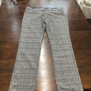 T R premium men’s slacks size 36/32. Great looking slacks, excellent shape.